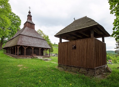 Drewniana cerkiew w Topoli i cmentarz wojenny 