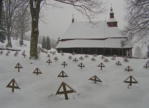 77 vojnovy cintorin pri chrame v Topoli Bural